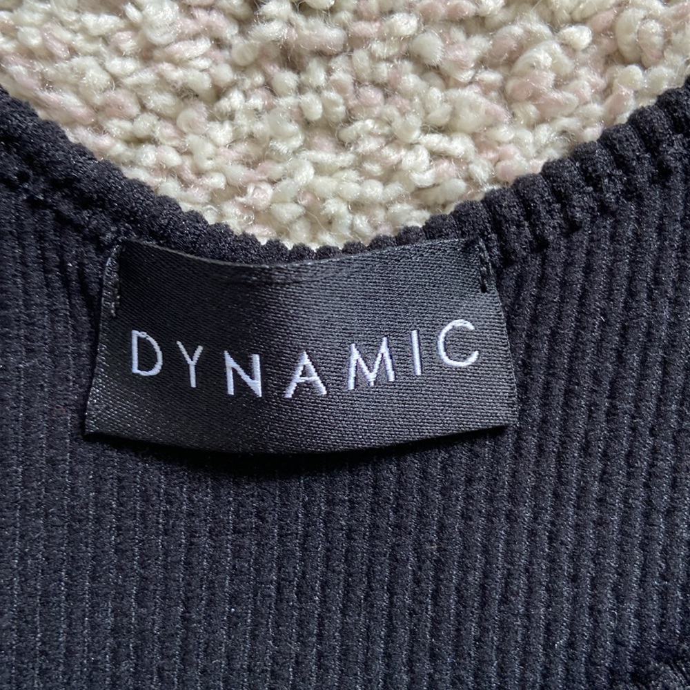 Dynamic β’ Black Ruched Crop Tee - Picture 5 of 8